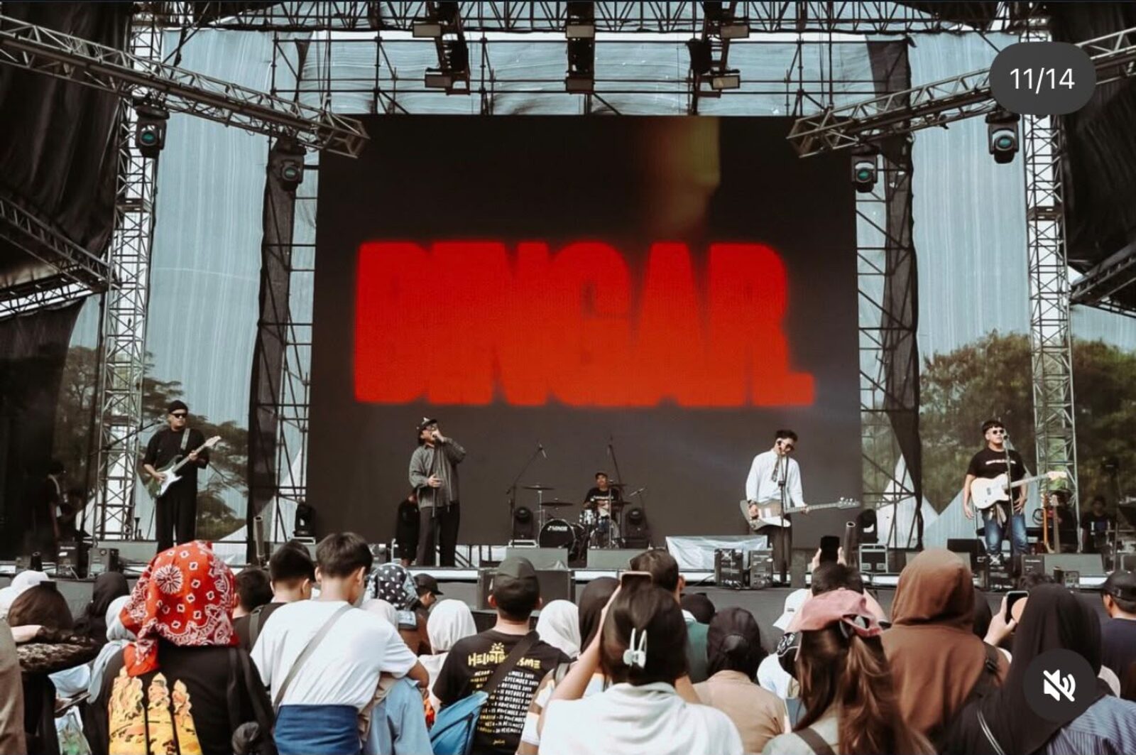 Bingar performing on a festival main stage